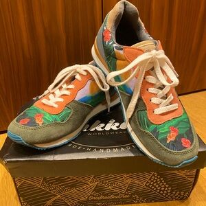 women’s INKKAS casual sneaker